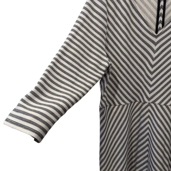 Lands' End Grey & White Diagonal Stripe Chevron Heavyweight Plus Size Dress (18) - Picture 5 of 6